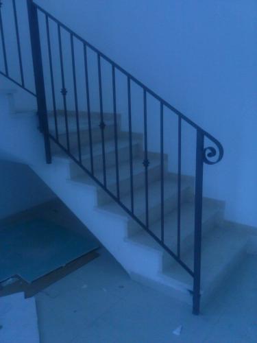 מעקה פנימי למדרגות